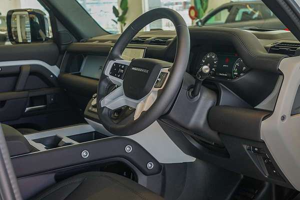2024 Land Rover Defender 110 P400e X-Dynamic SE L663