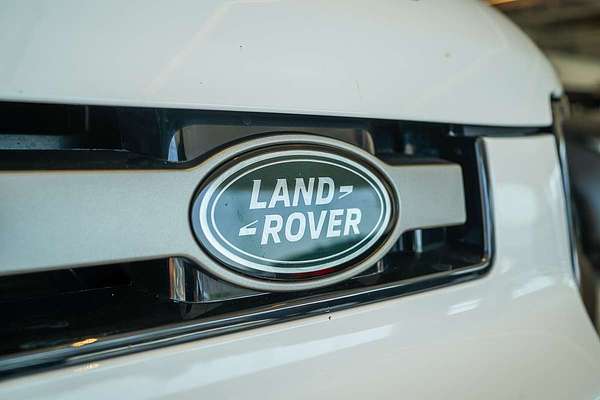 2024 Land Rover Defender 110 P400e X-Dynamic SE L663