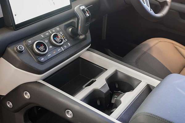 2024 Land Rover Defender 110 P400e X-Dynamic SE L663