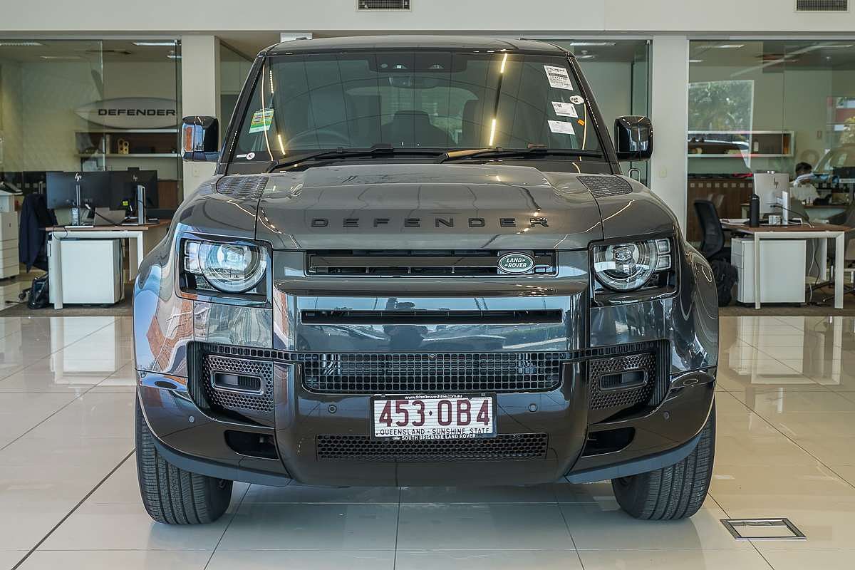 2025 Land Rover Defender 110 P400e X-Dynamic SE L663