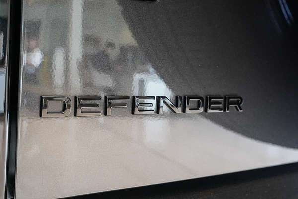 2025 Land Rover Defender 110 P400e X-Dynamic SE L663