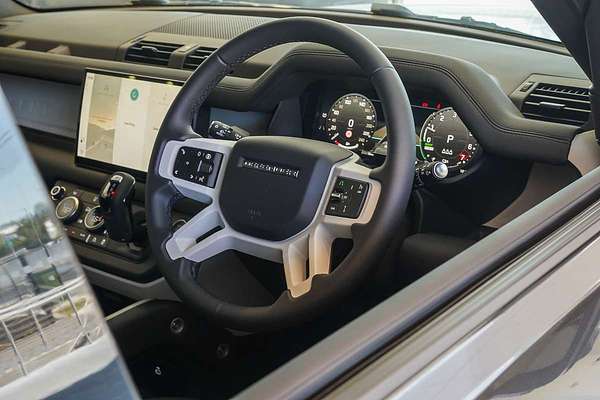 2025 Land Rover Defender 110 P400e X-Dynamic SE L663