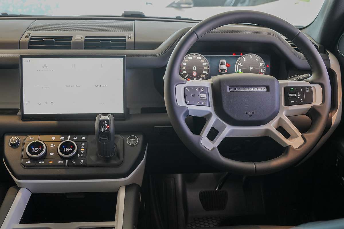 2025 Land Rover Defender 110 P400e X-Dynamic SE L663
