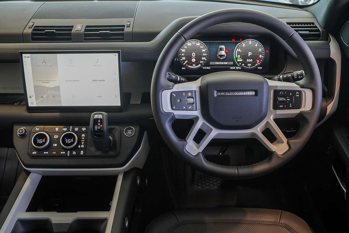 2025 Land Rover Defender 110 P400e X-Dynamic SE L663