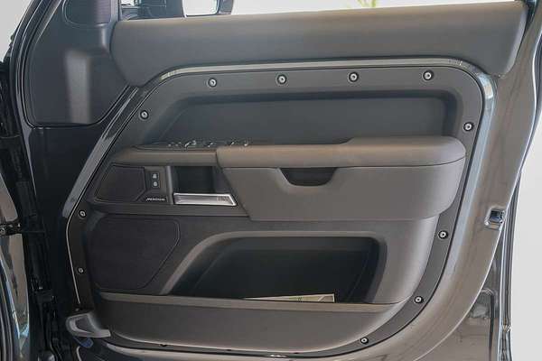 2025 Land Rover Defender 110 P400e X-Dynamic SE L663