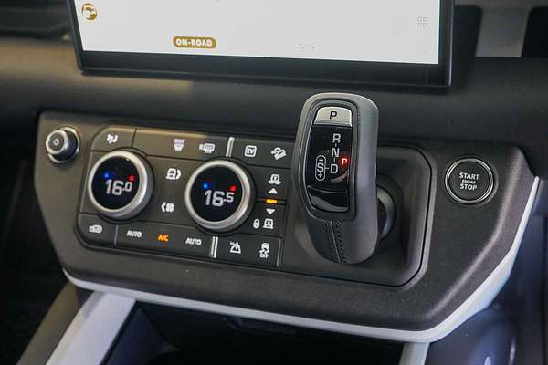 2025 Land Rover Defender 110 P400e X-Dynamic SE L663
