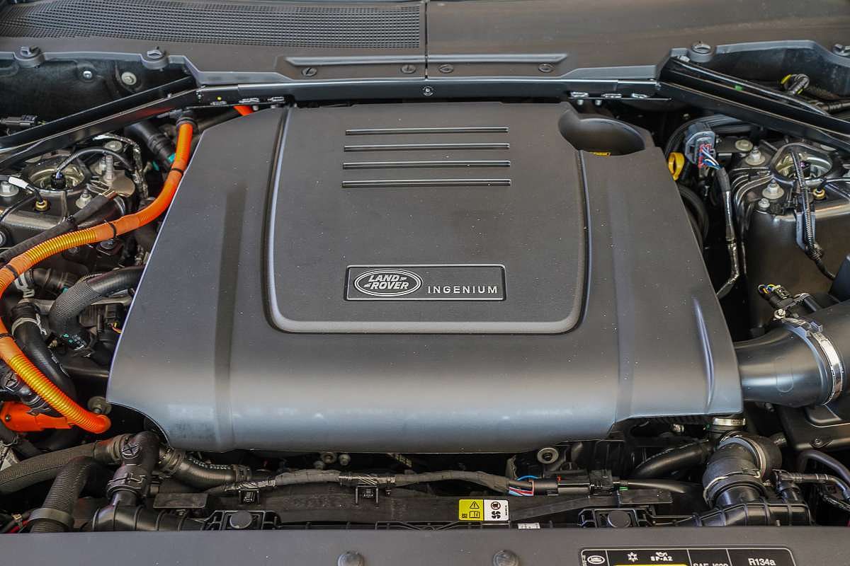 2025 Land Rover Defender 110 P400e X-Dynamic SE L663