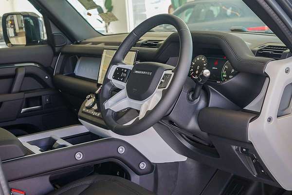 2025 Land Rover Defender 110 P400e X-Dynamic SE L663