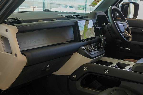 2025 Land Rover Defender 110 P400e X-Dynamic SE L663
