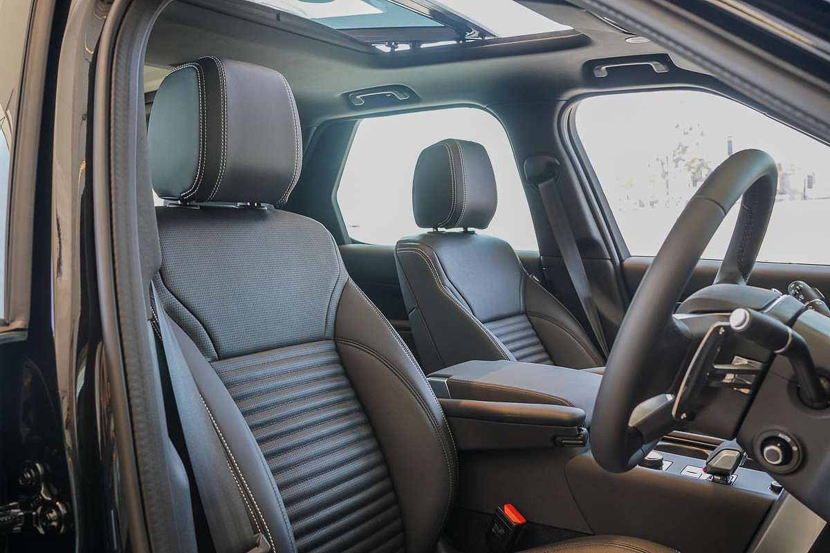 2024 Land Rover Discovery D350 S Series 5