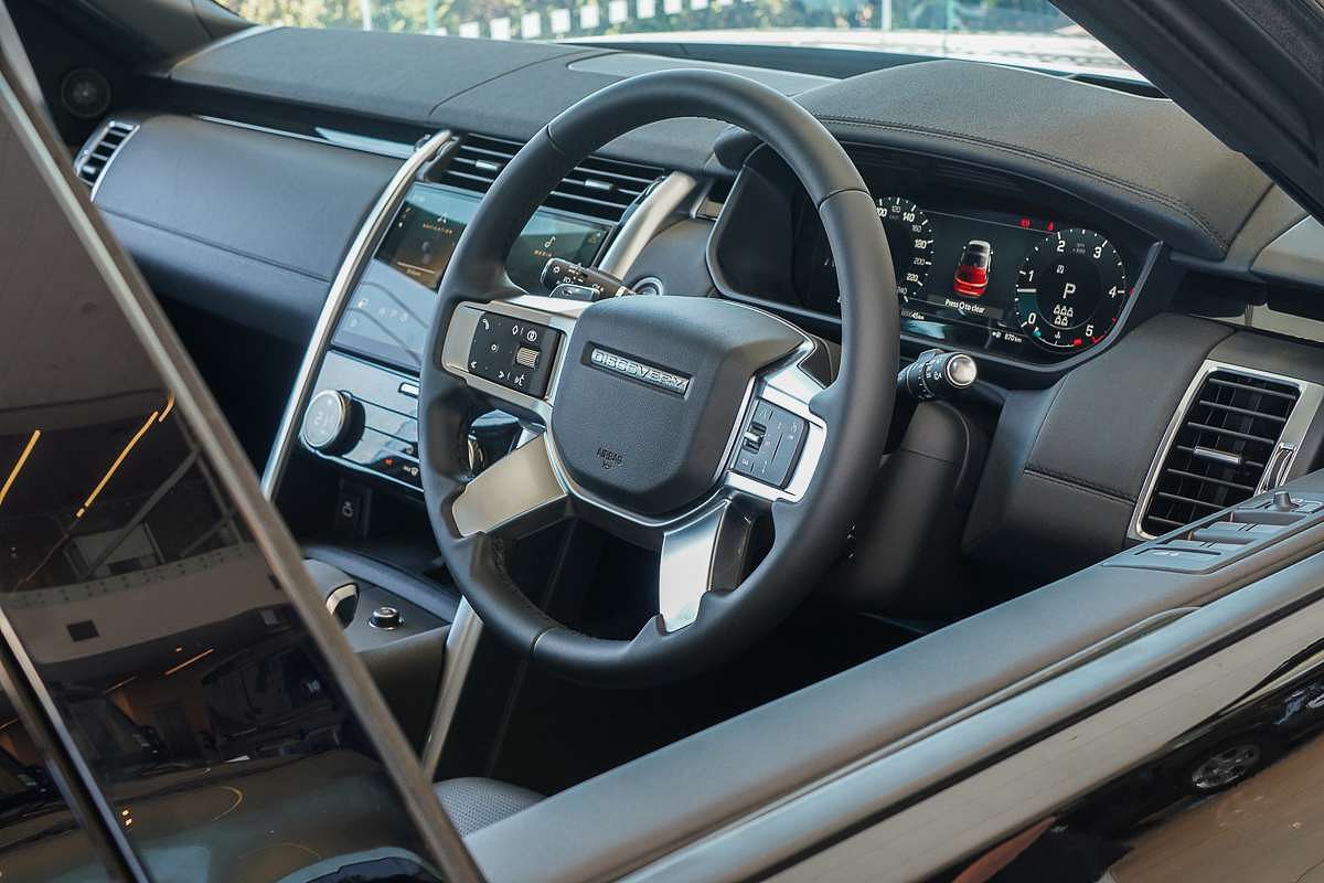 2024 Land Rover Discovery D350 S Series 5