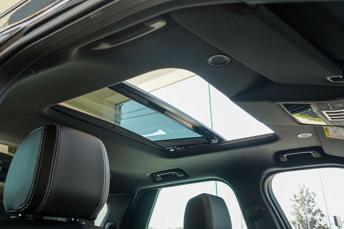 2024 Land Rover Discovery D350 S Series 5