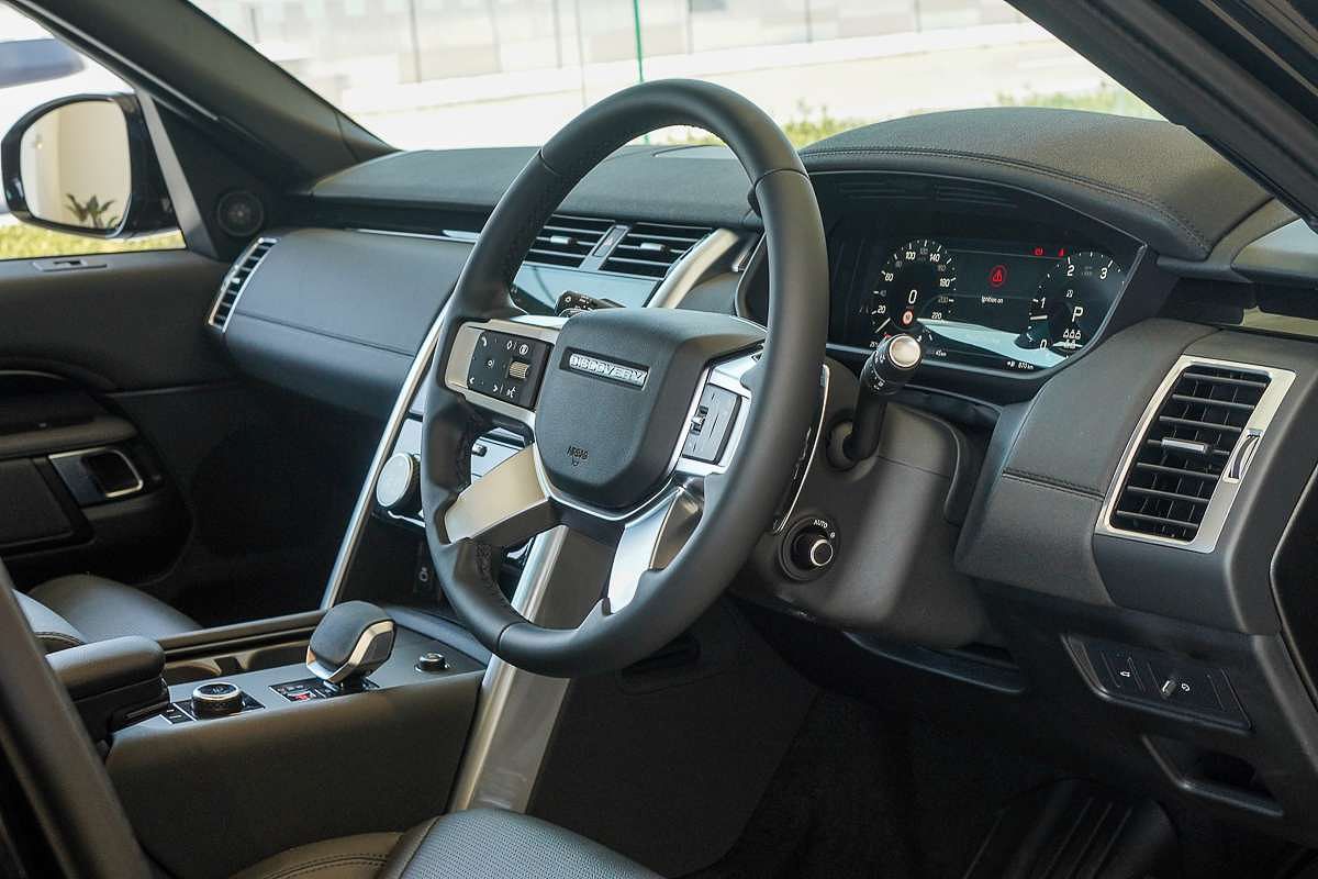 2024 Land Rover Discovery D350 S Series 5