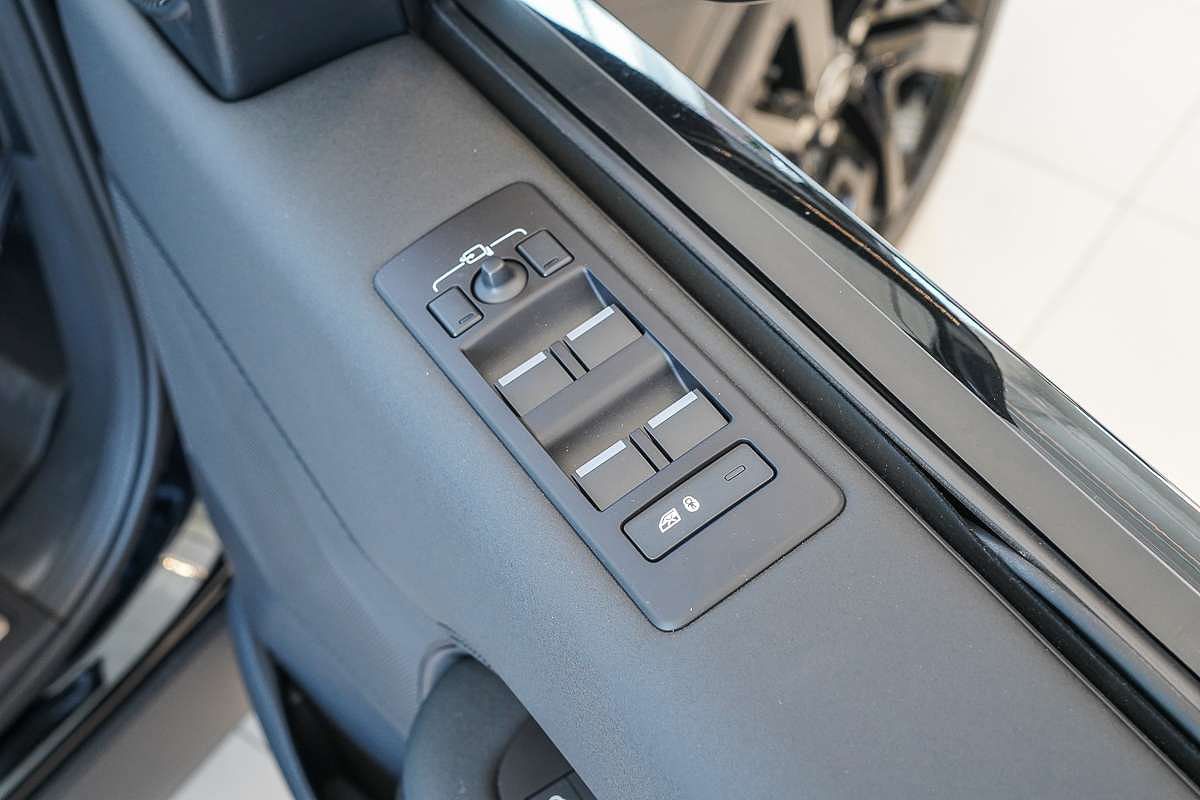 2024 Land Rover Discovery D350 S Series 5