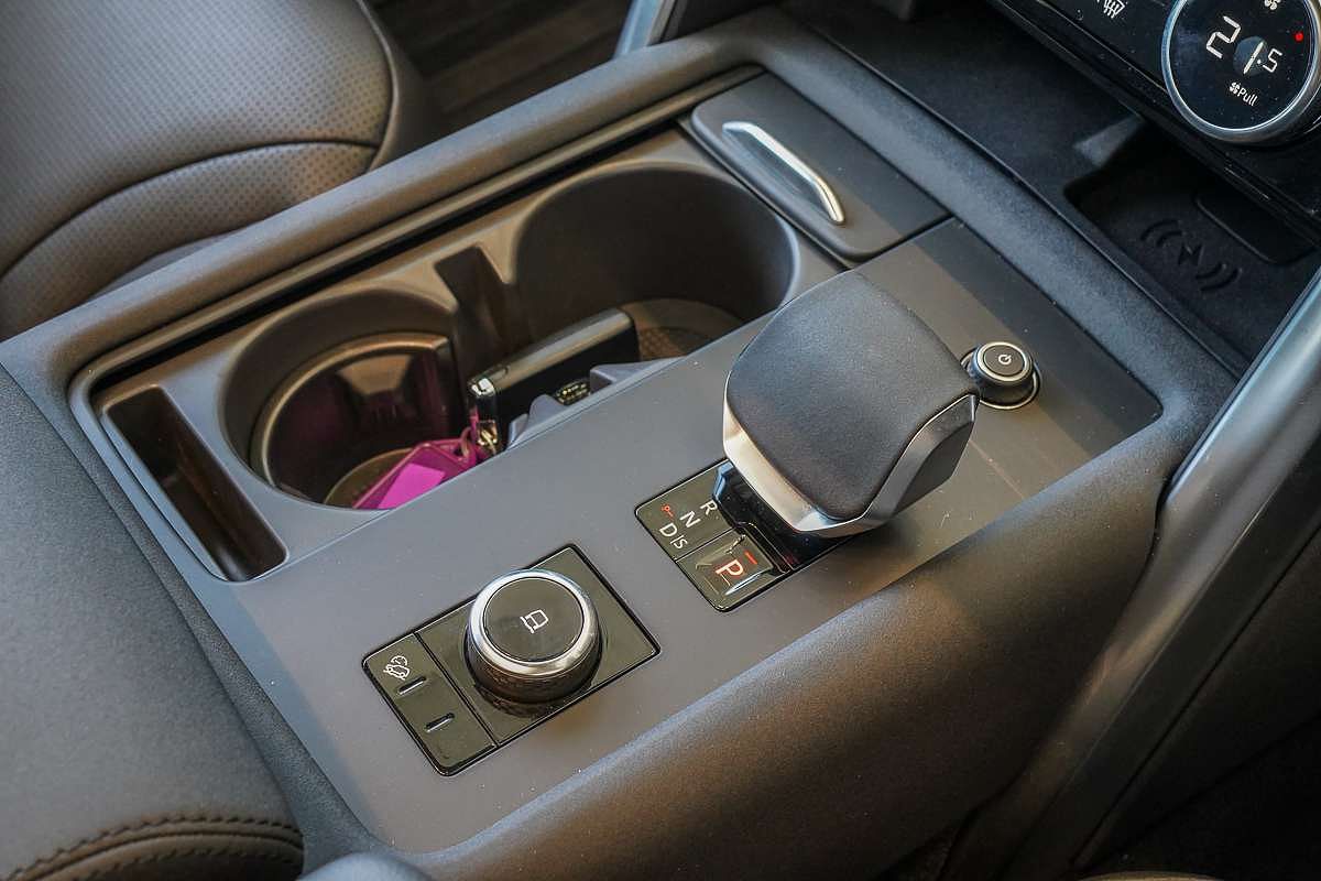 2024 Land Rover Discovery D350 S Series 5