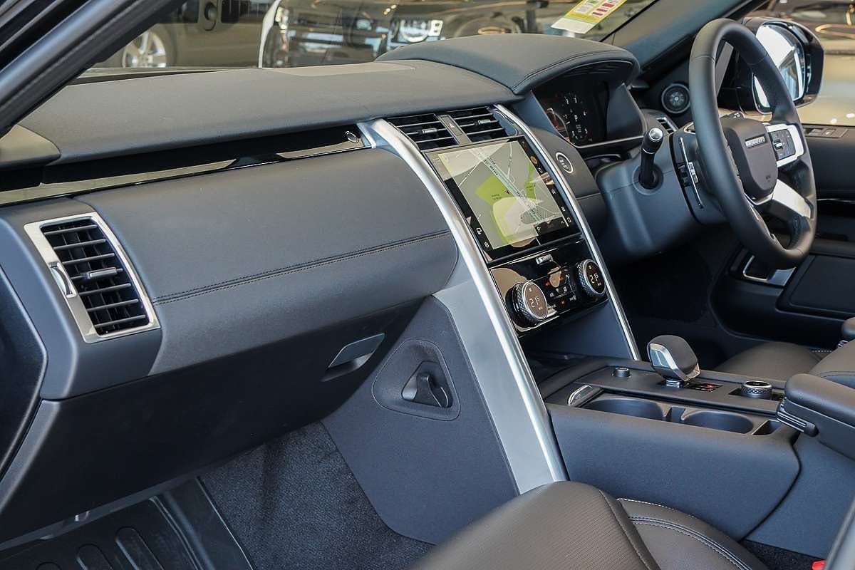 2024 Land Rover Discovery D350 S Series 5