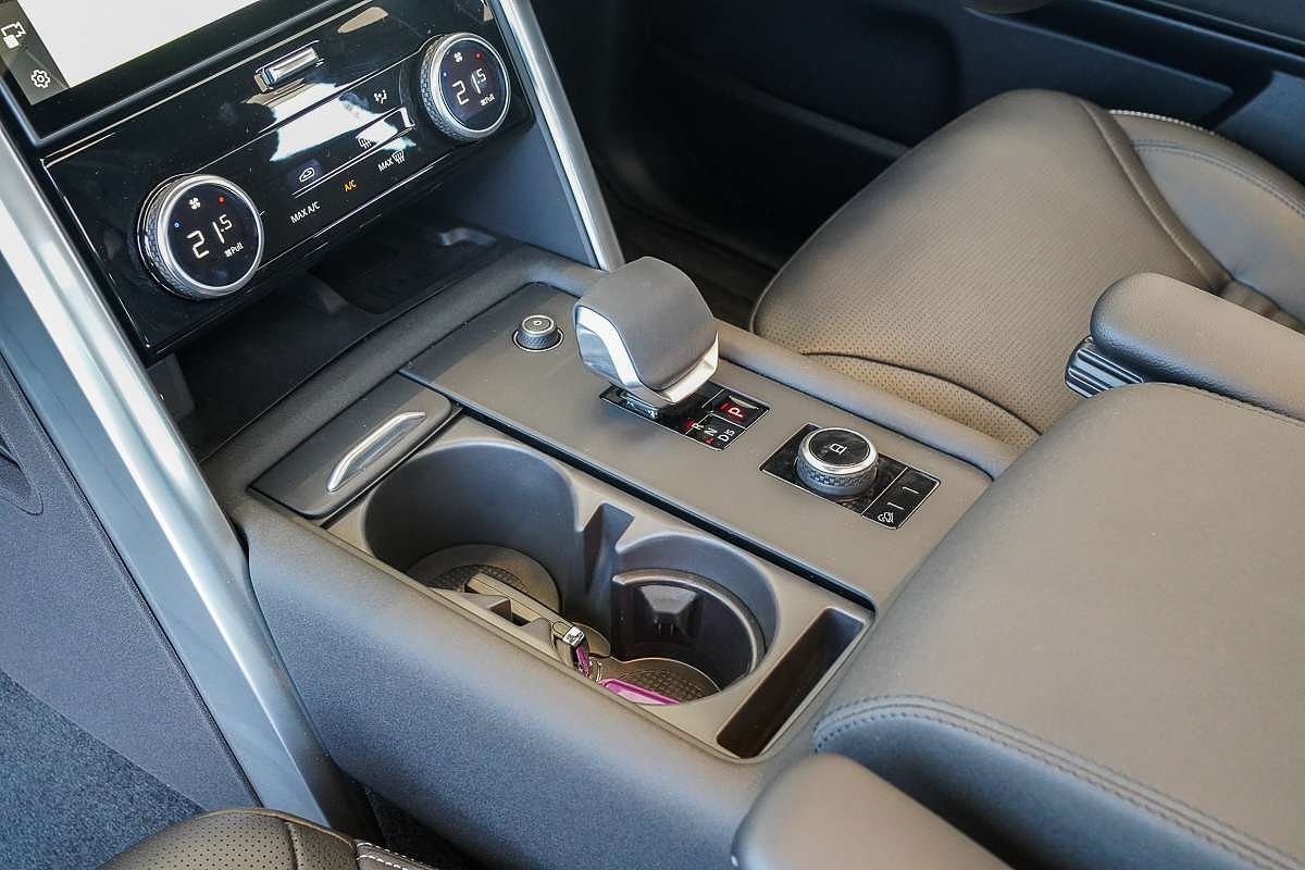 2024 Land Rover Discovery D350 S Series 5