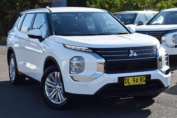 2024 Mitsubishi Outlander ES ZM