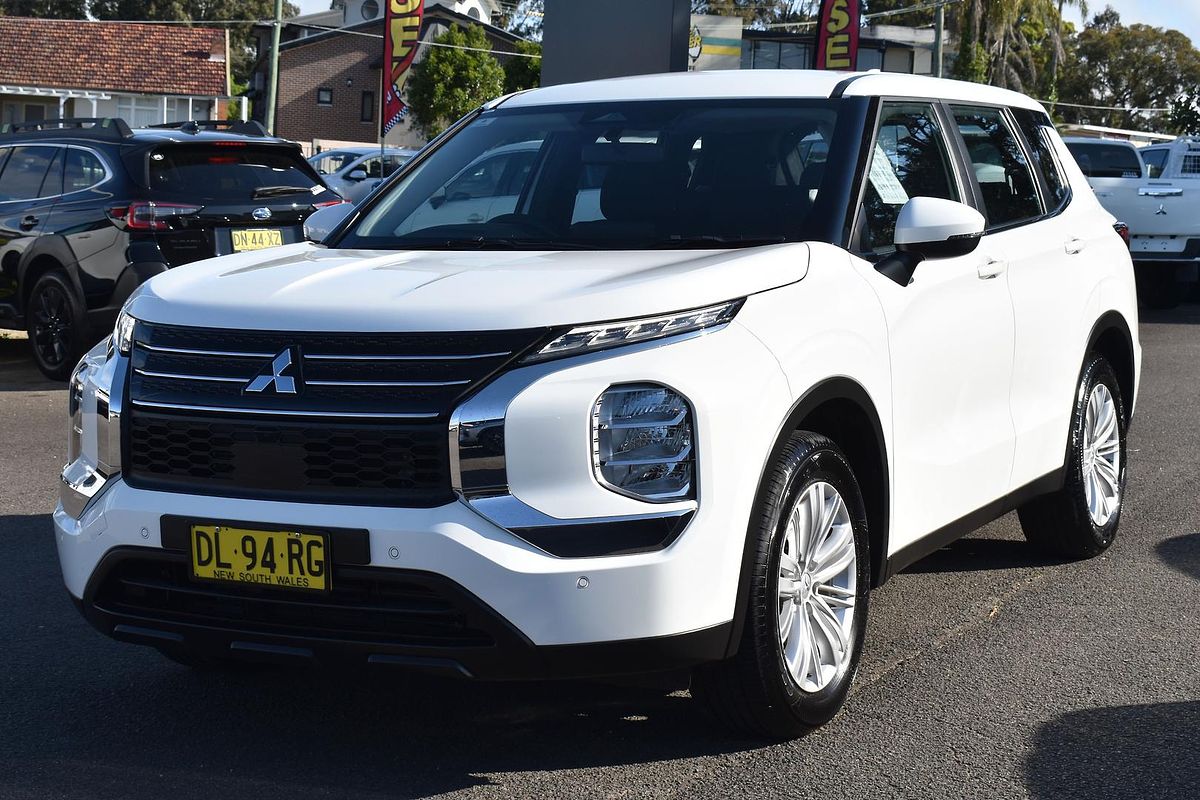 2024 Mitsubishi Outlander ES ZM