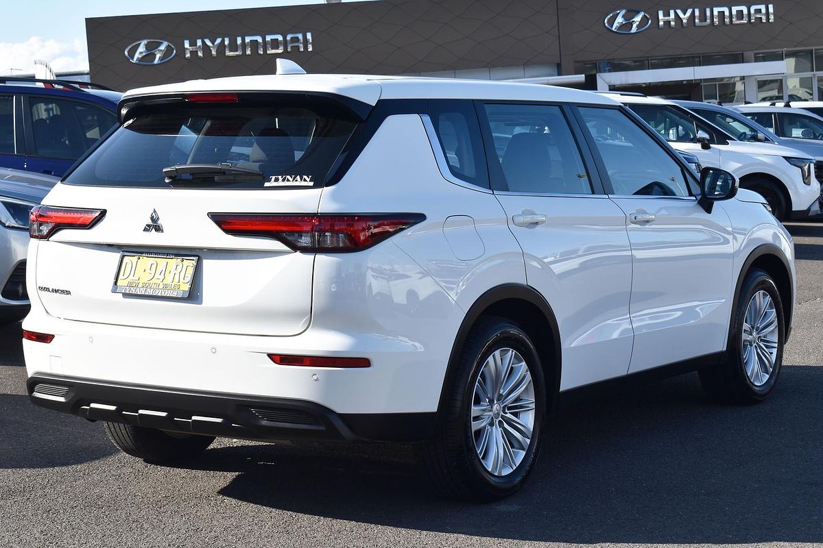 2024 Mitsubishi Outlander ES ZM