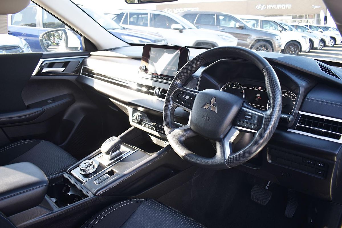 2024 Mitsubishi Outlander ES ZM