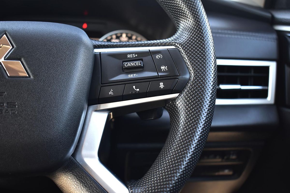 2024 Mitsubishi Outlander ES ZM