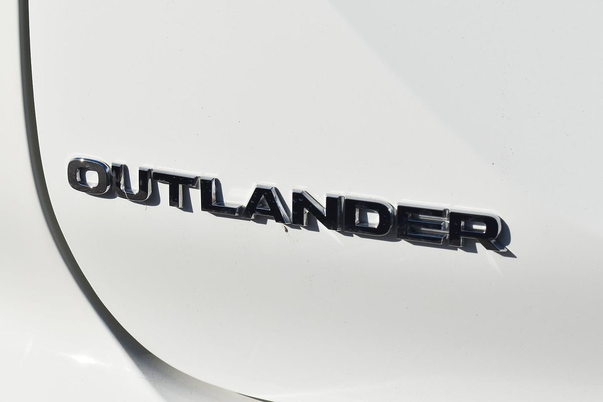 2024 Mitsubishi Outlander ES ZM