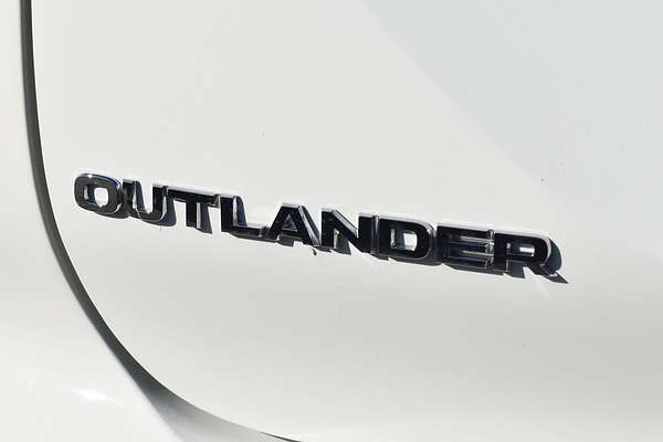 2024 Mitsubishi Outlander ES ZM