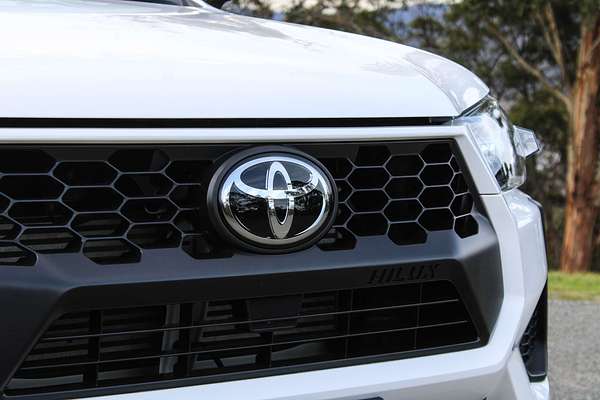 2024 Toyota Hilux SR 48V GUN126R 4X4
