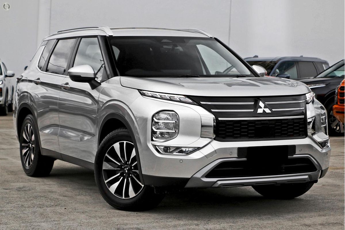 2025 Mitsubishi Outlander LS ZM