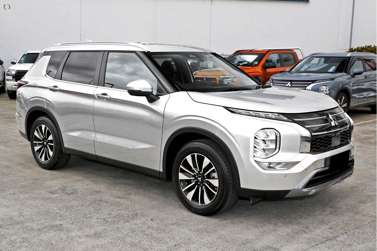 2025 Mitsubishi Outlander LS ZM