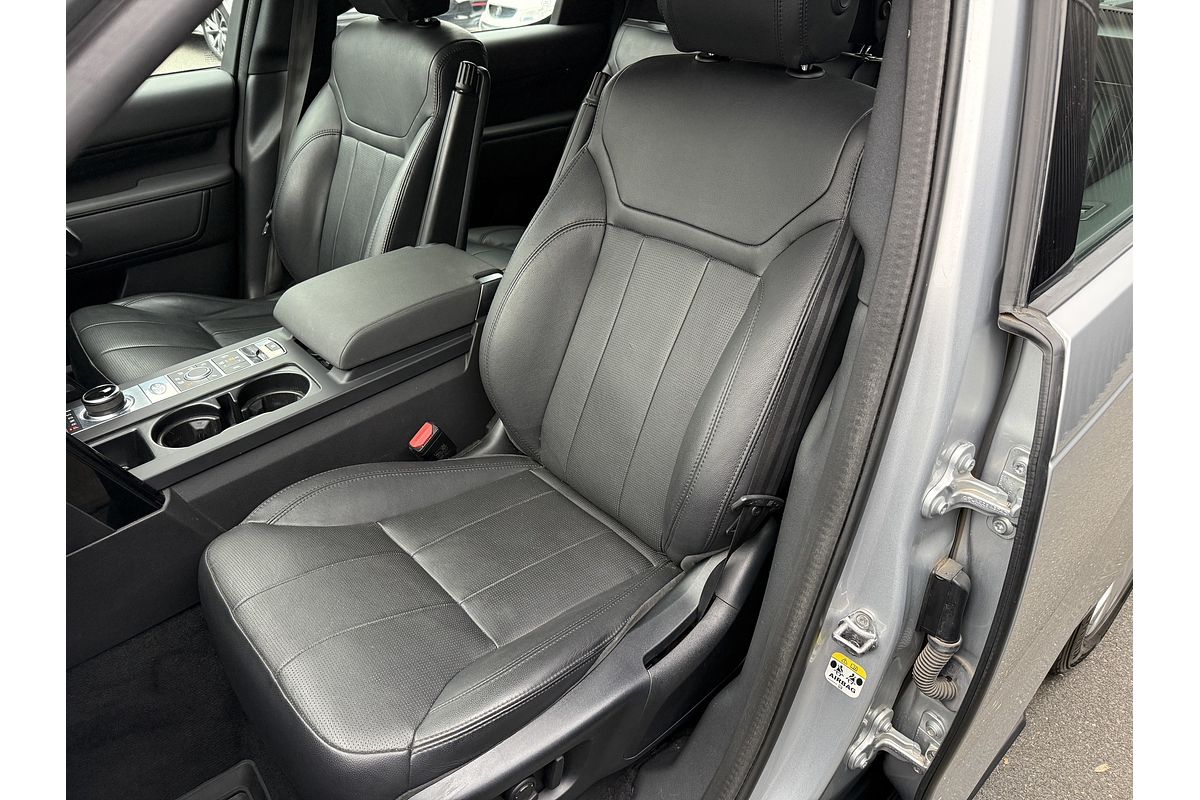 2019 Land Rover Discovery SD6 SE Series 5