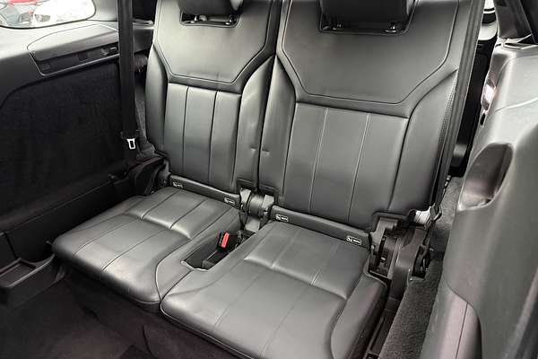 2019 Land Rover Discovery SD6 SE Series 5
