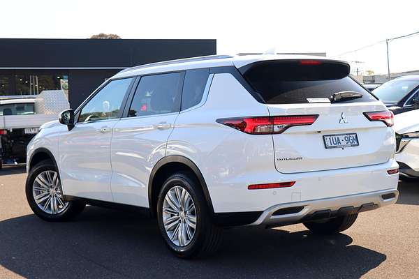 2024 Mitsubishi Outlander LS ZM