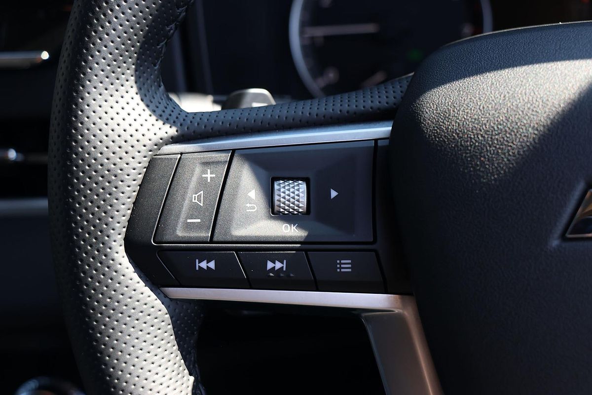 2024 Mitsubishi Outlander LS ZM