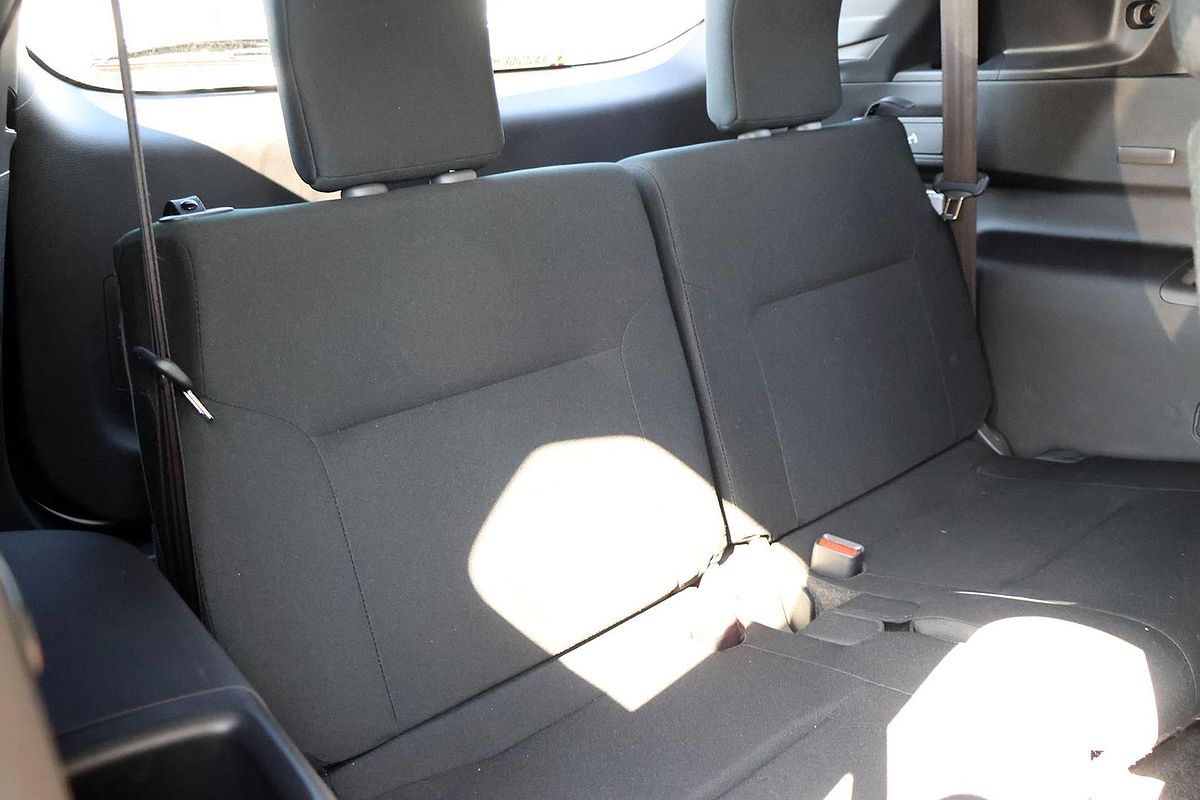 2024 Mitsubishi Outlander LS ZM