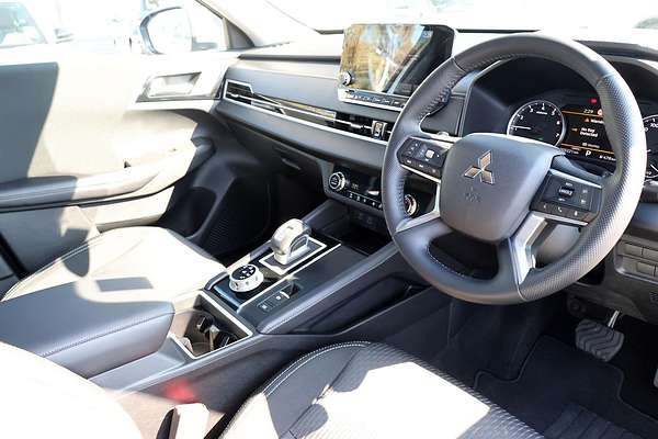 2024 Mitsubishi Outlander LS ZM