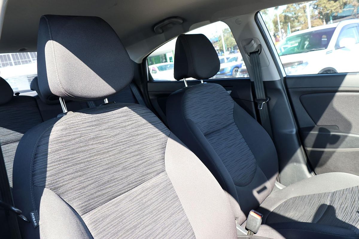 2017 Hyundai Accent Active RB4