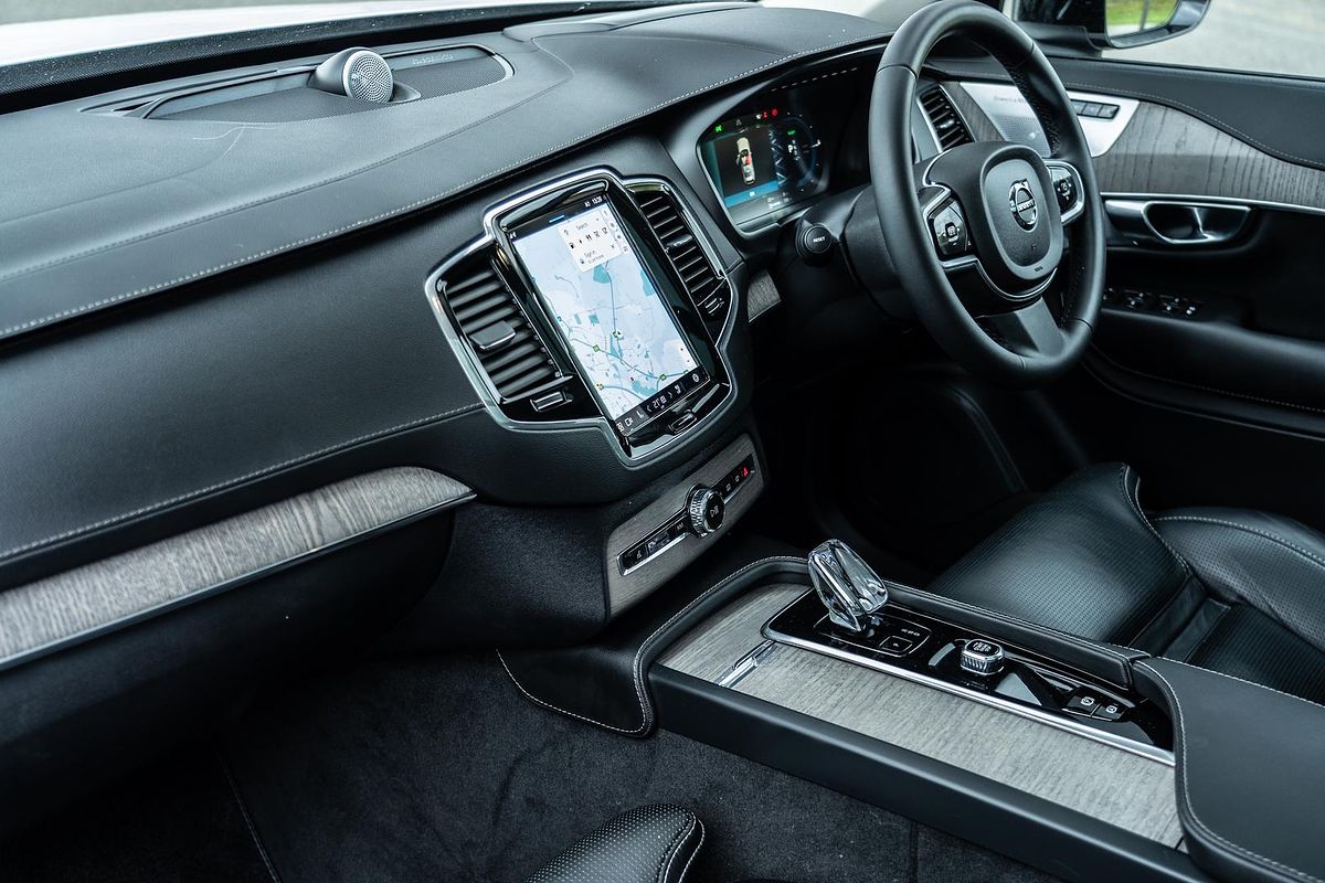 2022 Volvo XC90 Recharge Ultimate T8 Plug-In Hybrid