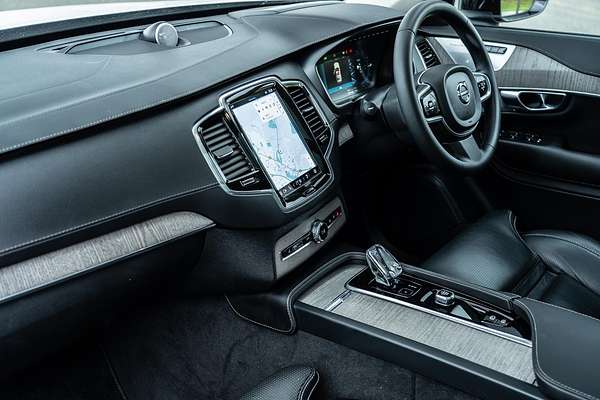2022 Volvo XC90 Recharge Ultimate T8 Plug-In Hybrid