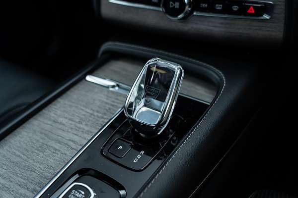 2022 Volvo XC90 Recharge Ultimate T8 Plug-In Hybrid