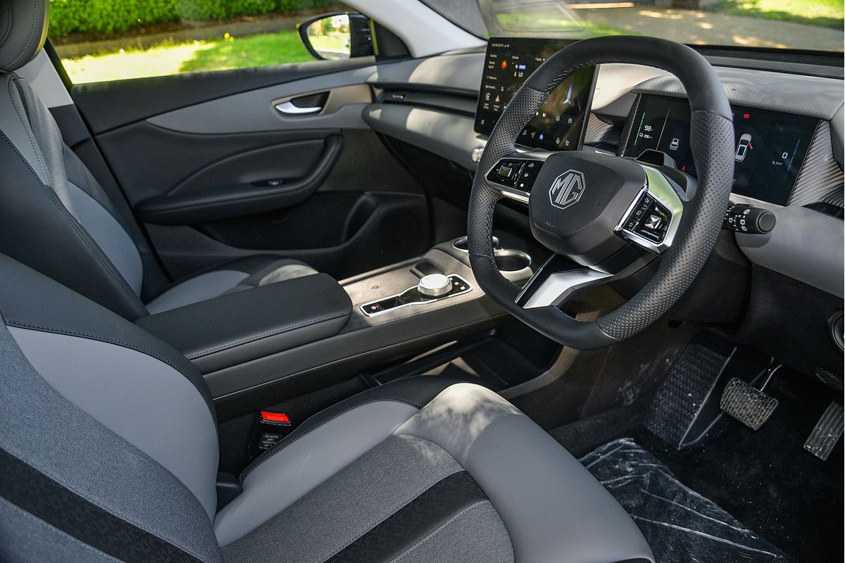 2025 MG MGS5 EV Essence 62 ZS3EM