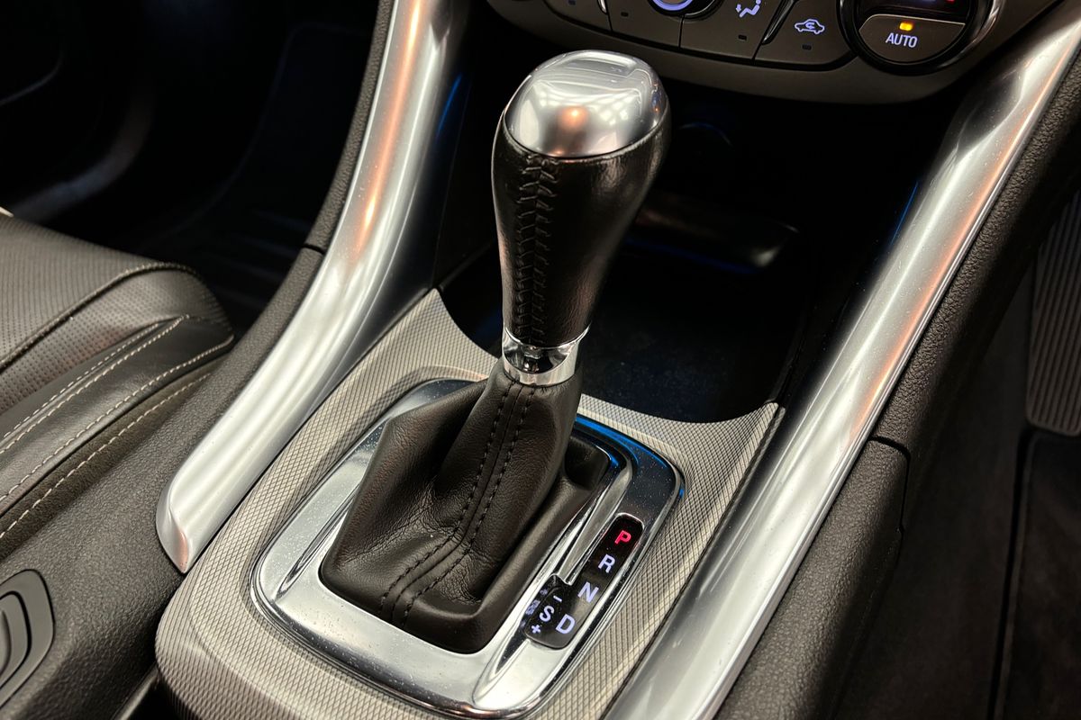 2017 HOLDEN CALAIS V 6 SP AUTOMATIC 4D SEDAN V6