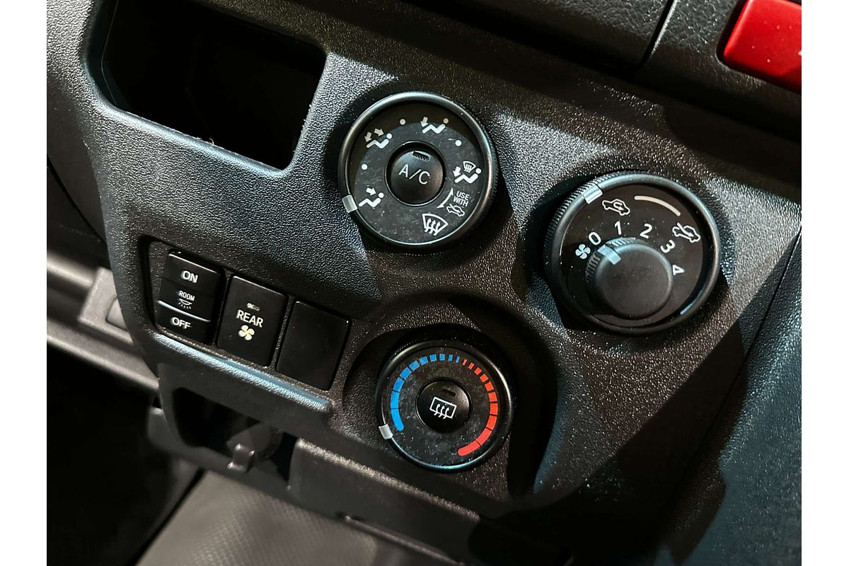 2017 Toyota Hiace Commuter KDH223R ELWB High Roof