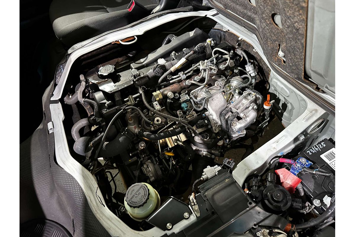 2017 Toyota Hiace Commuter KDH223R ELWB High Roof