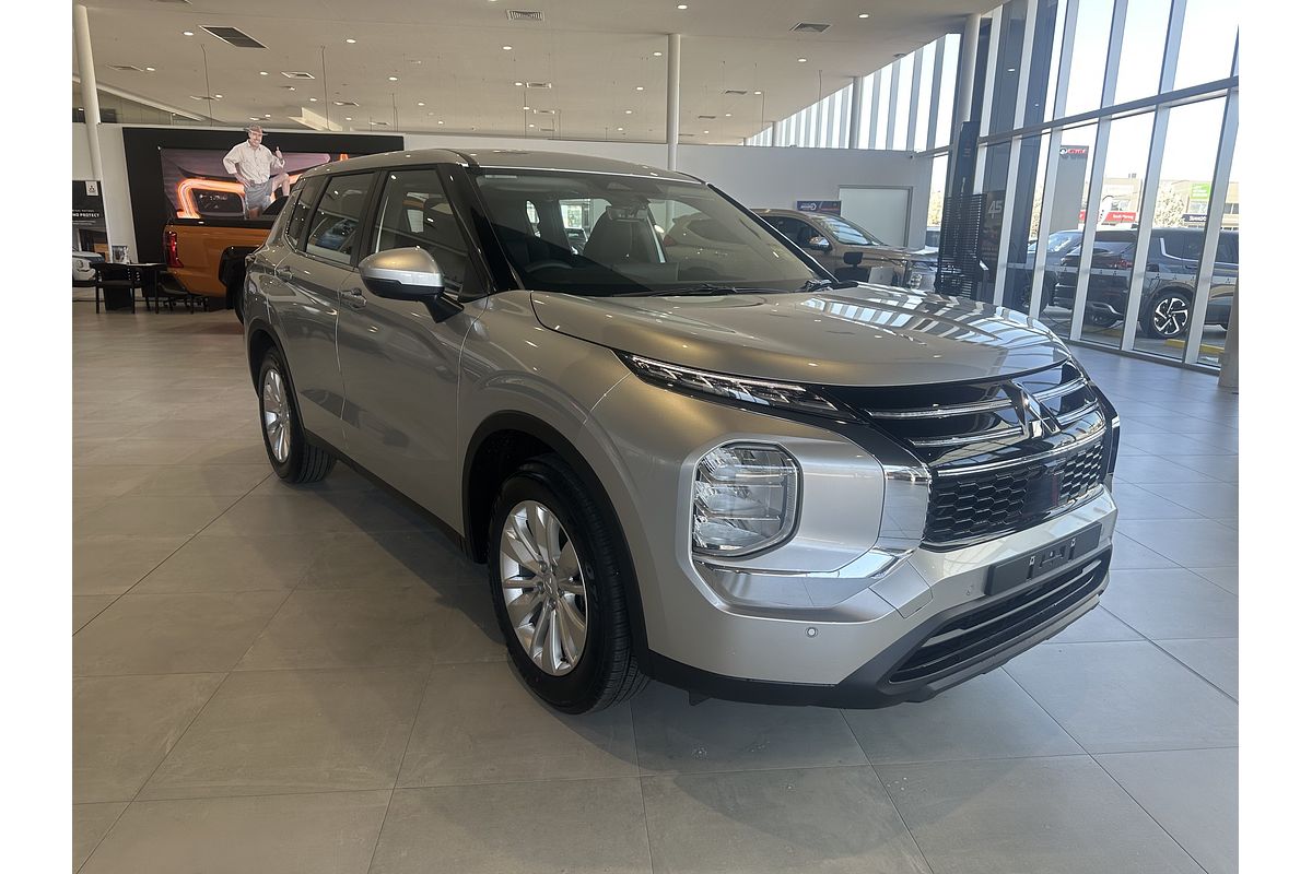 2025 Mitsubishi Outlander ES ZM