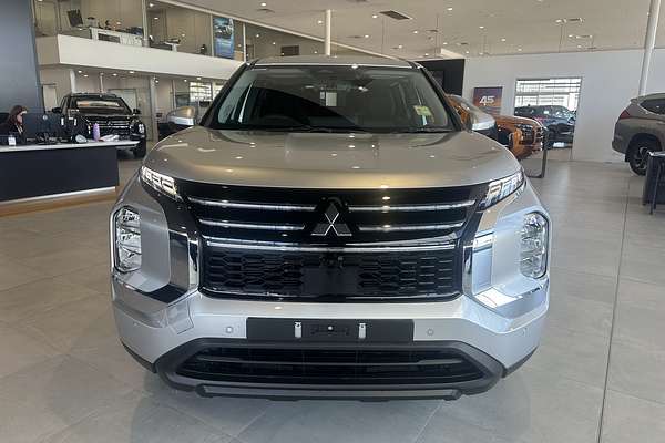 2025 Mitsubishi Outlander ES ZM