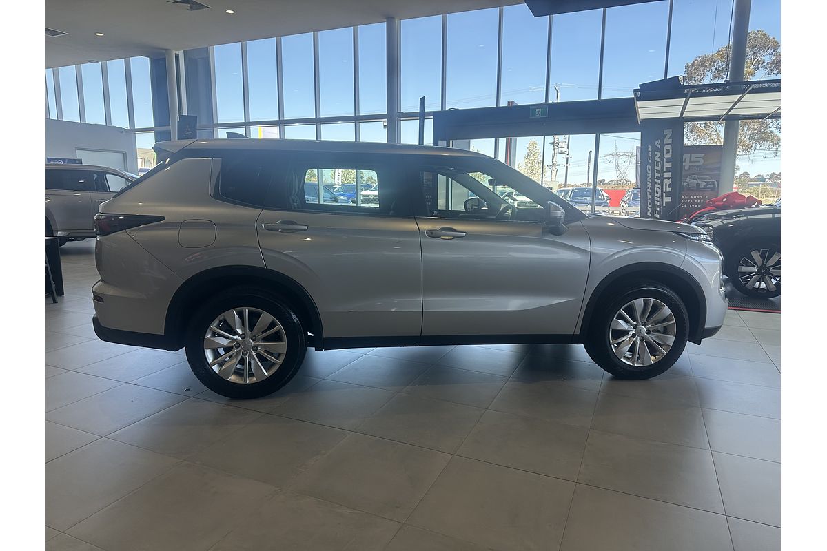 2025 Mitsubishi Outlander ES ZM