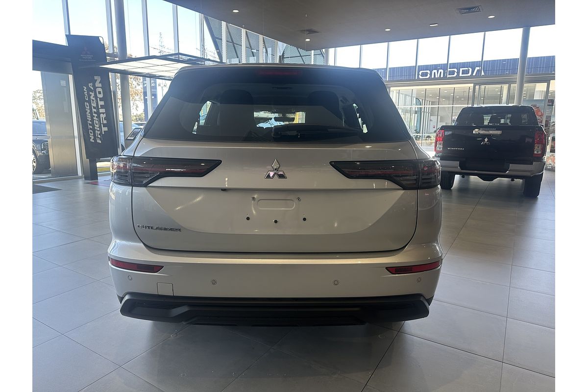 2025 Mitsubishi Outlander ES ZM