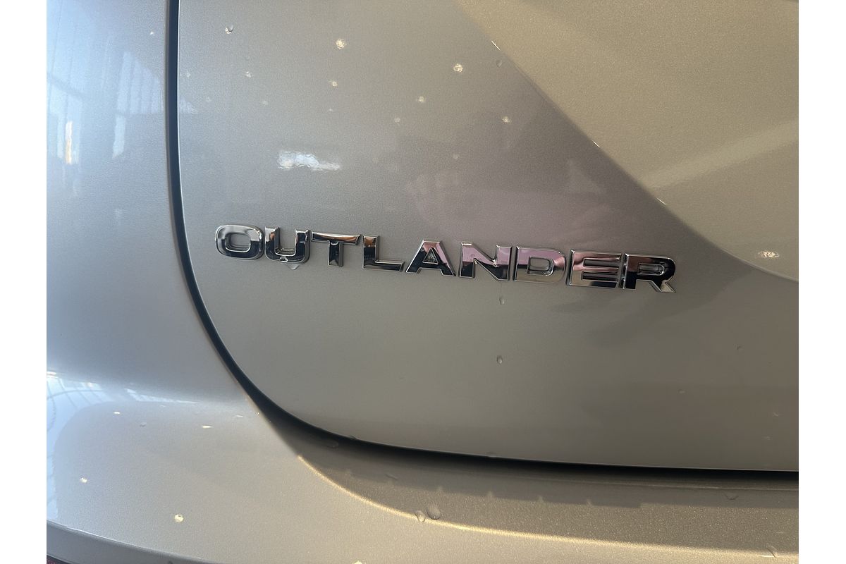 2025 Mitsubishi Outlander ES ZM